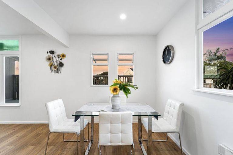 Photo of property in 1/120 Sunnyside Road, Sunnyvale, Auckland, 0612