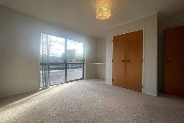 Photo of property in 4 Delisle Place, Windsor Park, Auckland, 0632