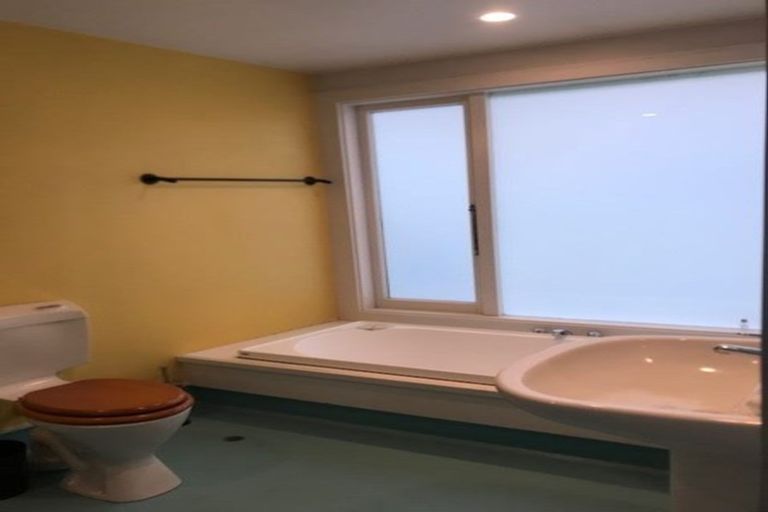 Photo of property in 133 Breaker Bay Road, Breaker Bay, Wellington, 6022