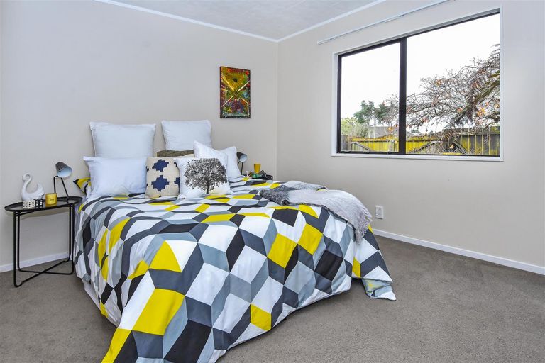 Photo of property in 7 Bill Phillip Place, Clendon Park, Auckland, 2103