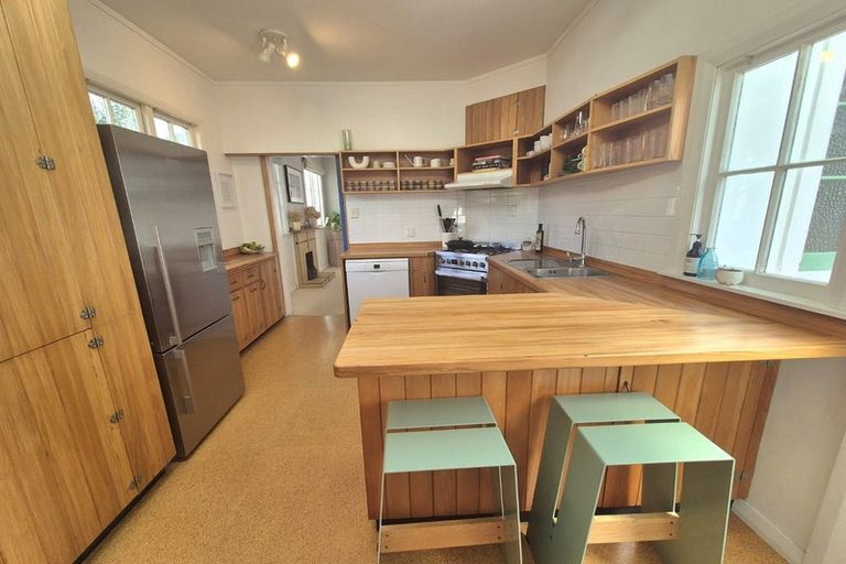 Photo of property in 403 Muritai Road, Eastbourne, Lower Hutt, 5013