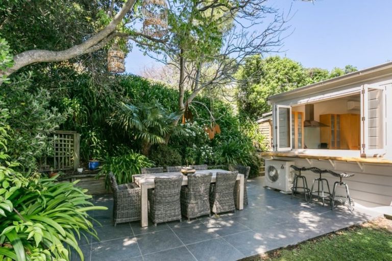 Photo of property in 30 Lighthouse Road, Bluff Hill, Napier, 4110