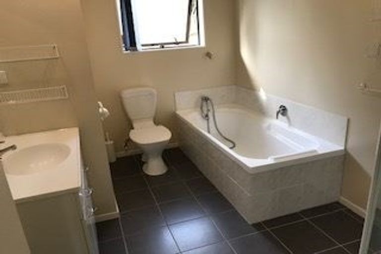 Photo of property in 9 Louvain Place, Greenhithe, Auckland, 0632