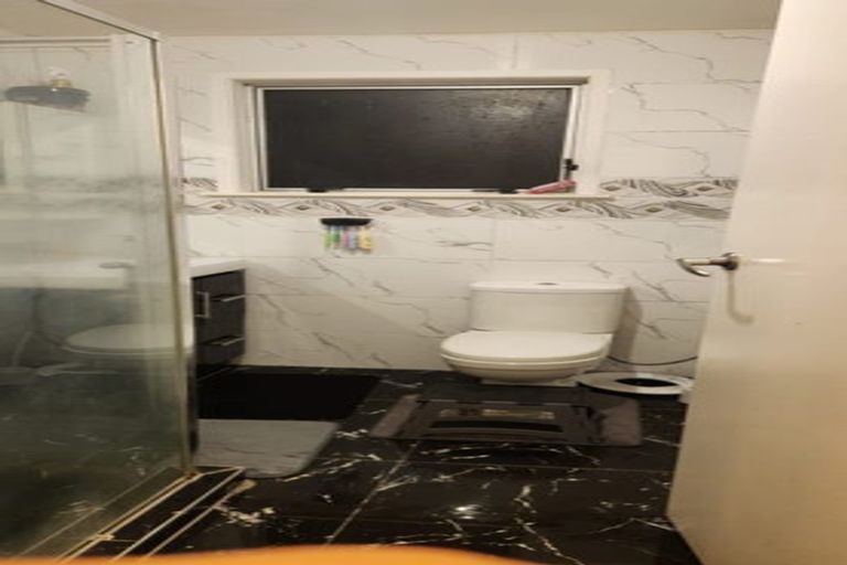 Photo of property in 2/27 Miro Street, New Lynn, Auckland, 0600