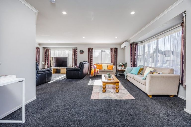 Photo of property in 13 Glenross Drive, Wattle Downs, Auckland, 2103