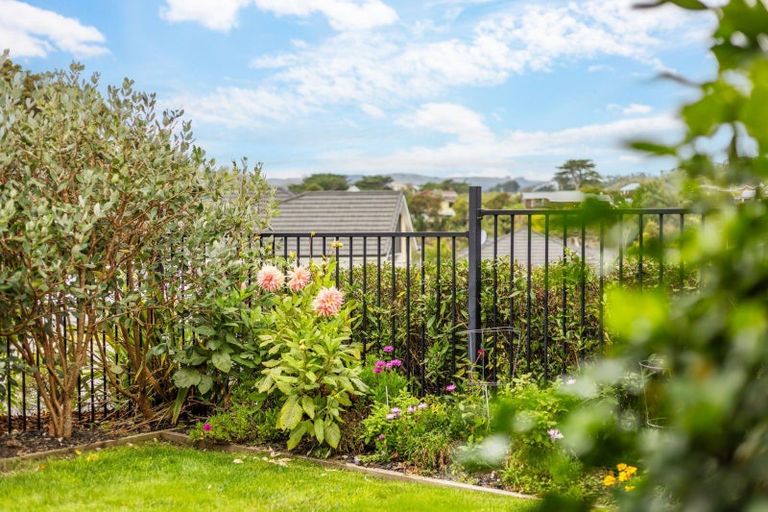 Photo of property in 27 Mooring Close, Whitby, Porirua, 5024