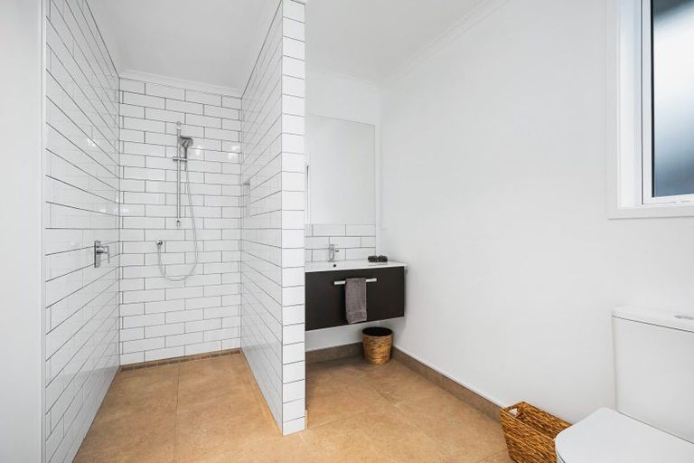 Photo of property in 18 Maturiki Drive, One Tree Point, 0118