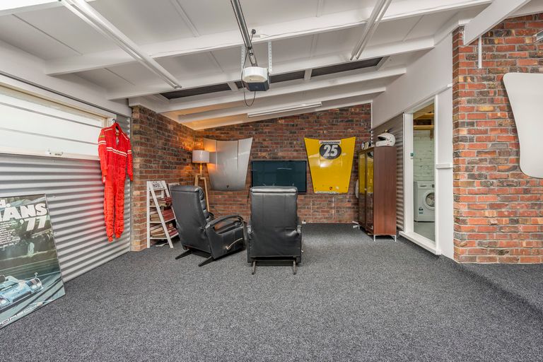 Photo of property in 25 Hand Road, Helensville, 0800