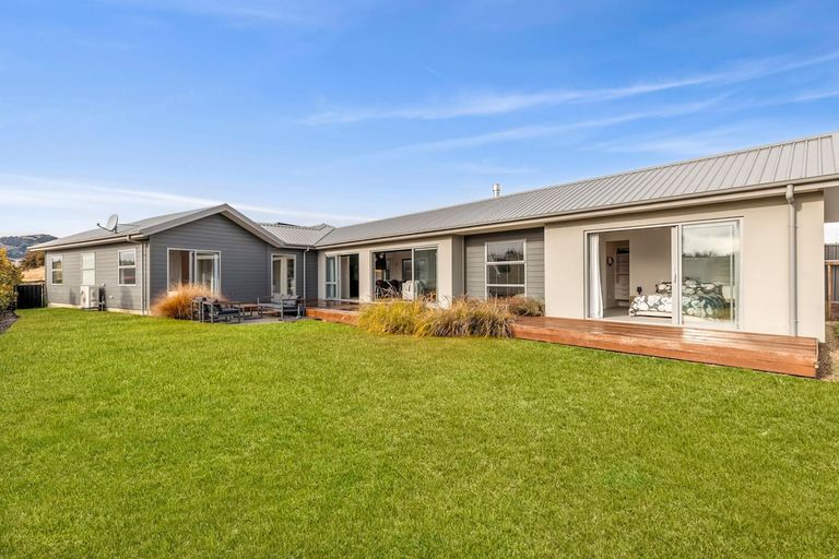 Photo of property in 8 The Heights Avenue, Wanaka, 9305