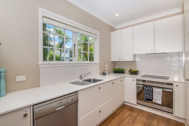 Photo of property in 1/28 Beach Road, Castor Bay, Auckland, 0620