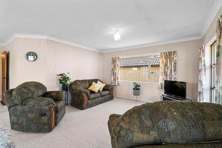 Photo of property in 1/10 Clevedon Road, Papakura, 2110