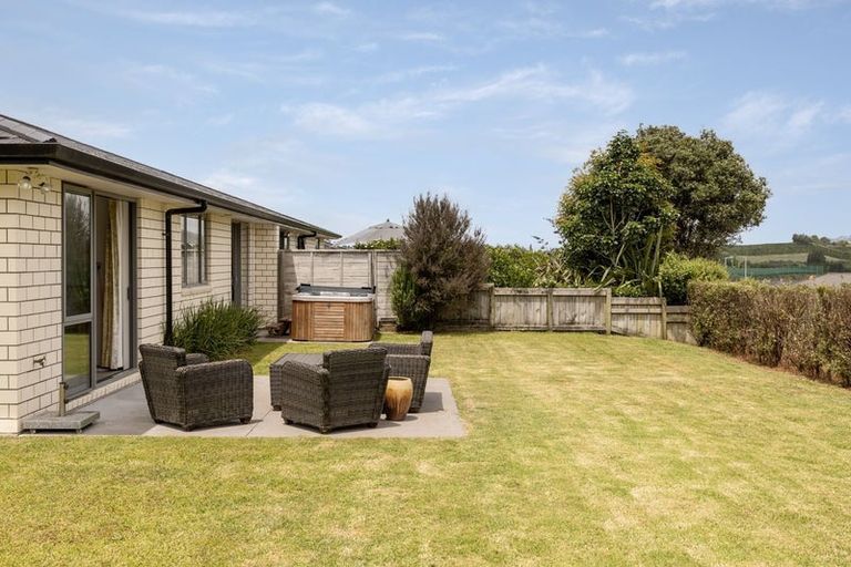 Photo of property in Waterview Estate, 8/4 Greystone Place, Omokoroa, 3114