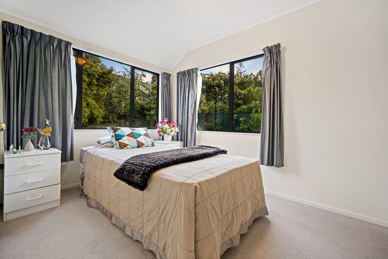 Photo of property in 22 Hogarth Rise, West Harbour, Auckland, 0618