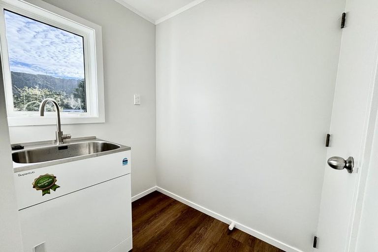 Photo of property in 350 Wellington Road, Wainuiomata, Lower Hutt, 5014