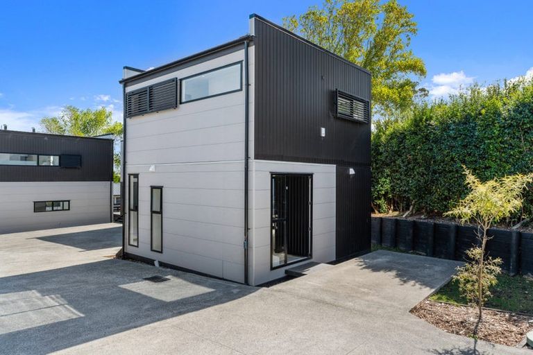 Photo of property in 2/10 Hutchinsons Road, Bucklands Beach, Auckland, 2014