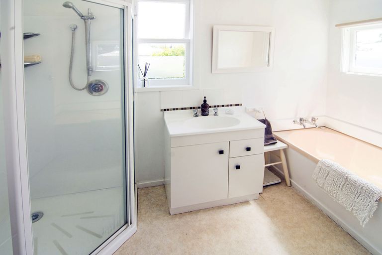 Photo of property in 18 Victoria Street, Carterton, 5713