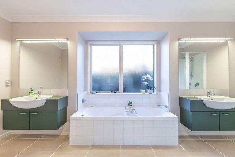 Photo of property in 20b Applewood Place, Casebrook, Christchurch, 8051