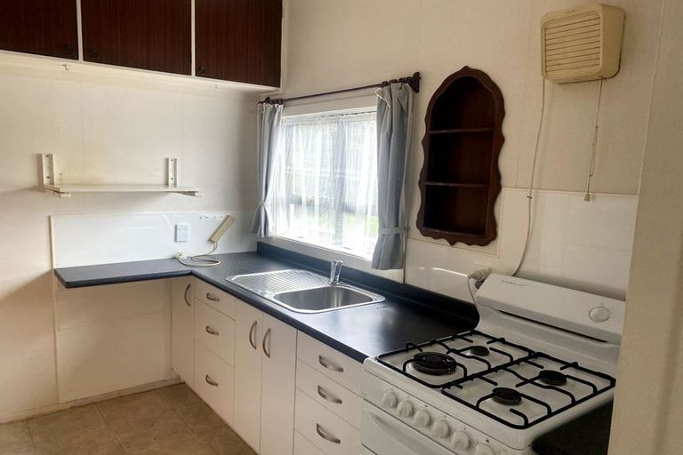 Photo of property in 74 Shamrock Street, Takaro, Palmerston North, 4412