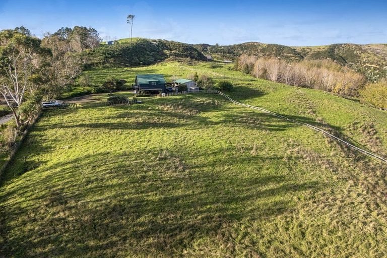 Photo of property in 88 Pipitiwai Drive, Helensville, Kaukapakapa, 0871