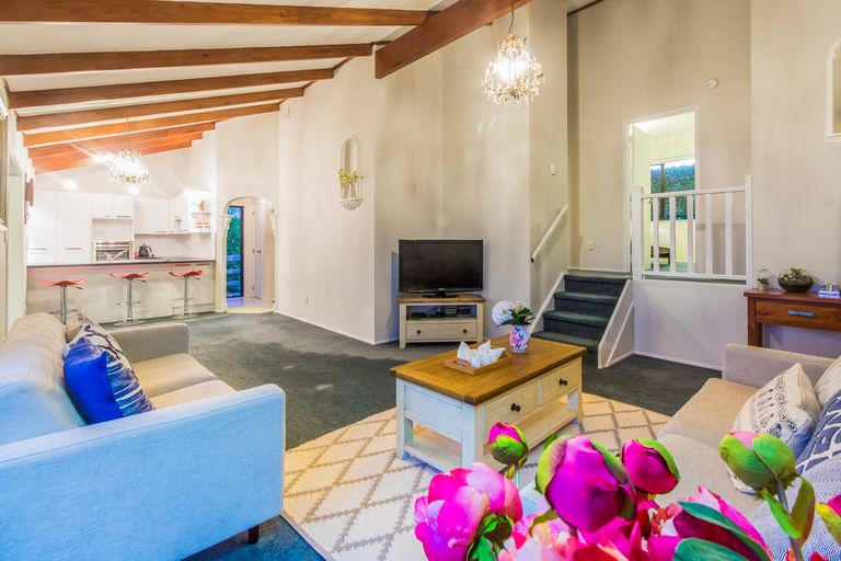 Photo of property in 189 West Harbour Drive, West Harbour, Auckland, 0618