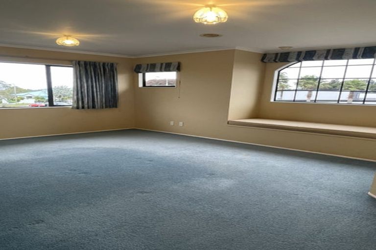 Photo of property in 102 Branch Road, Highlands Park, New Plymouth, 4312