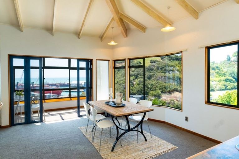Photo of property in 20b Seapoint Road, Bluff Hill, Napier, 4110