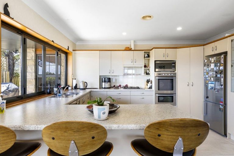 Photo of property in 6 Maniapoto Grove, Waipahihi, Taupo, 3330