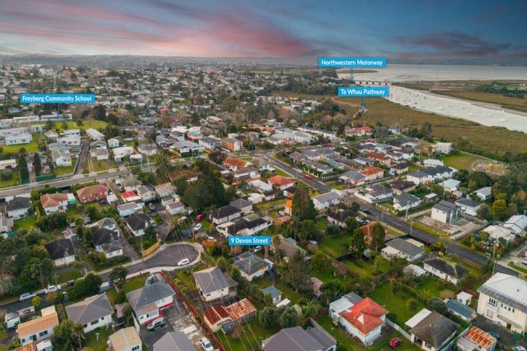 Photo of property in 9 Devon Street, Te Atatu South, Auckland, 0610