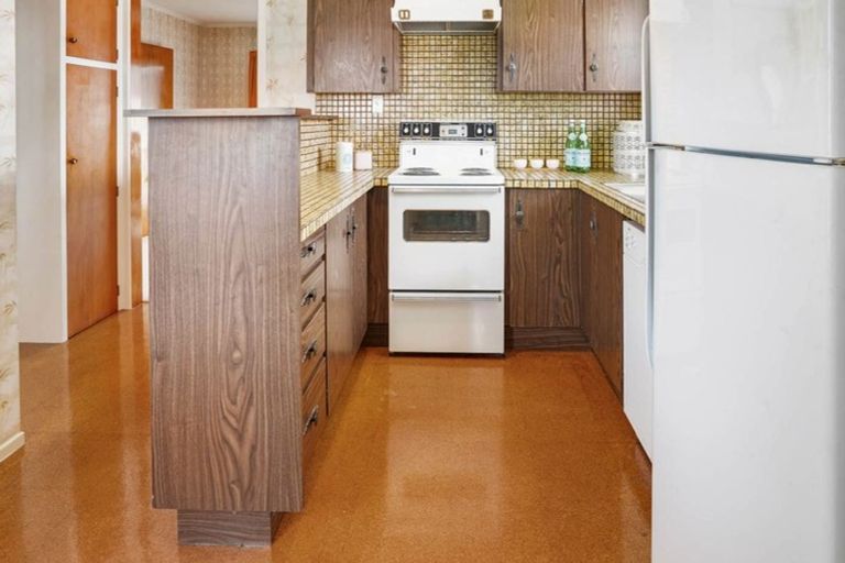 Photo of property in 235 Edmonton Road, Te Atatu South, Auckland, 0610