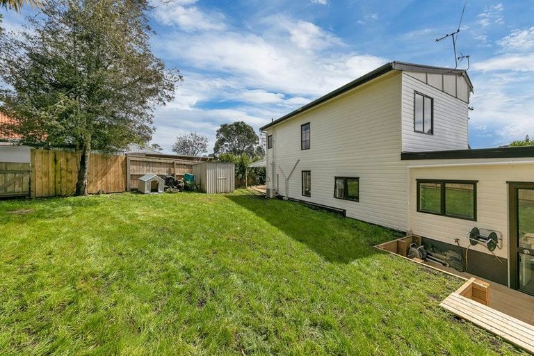 Photo of property in 2/77 Atkinson Road, Titirangi, Auckland, 0604