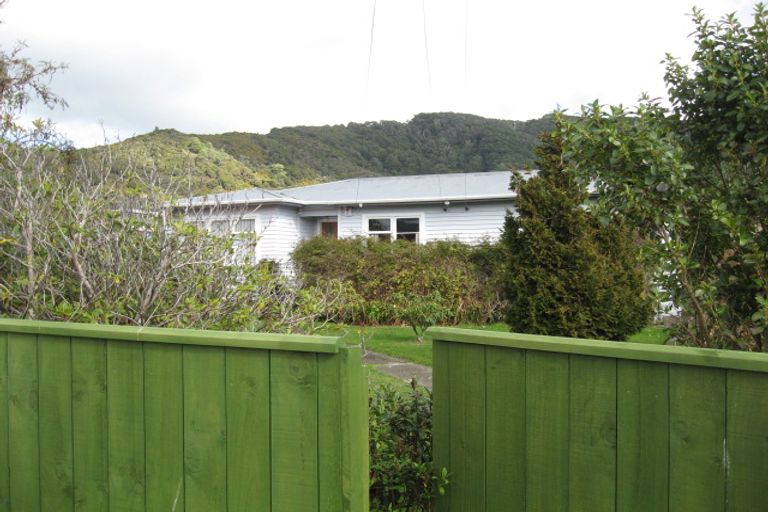 Photo of property in 171 Wainuiomata Road, Wainuiomata, Lower Hutt, 5014