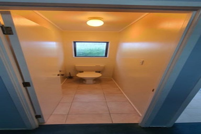 Photo of property in 2/7 Roseberry Avenue, Birkenhead, Auckland, 0626