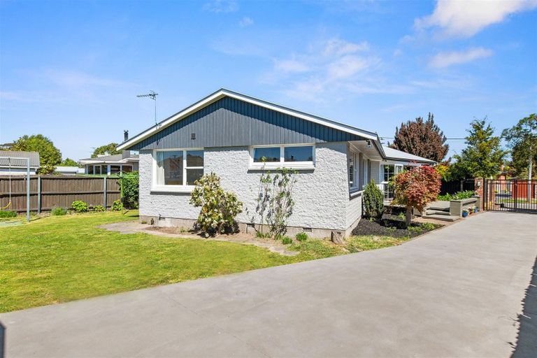 Photo of property in 10 Chedworth Avenue, Bishopdale, Christchurch, 8053