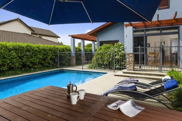 Photo of property in 17 Scarlet Oak Drive, Schnapper Rock, Auckland, 0632