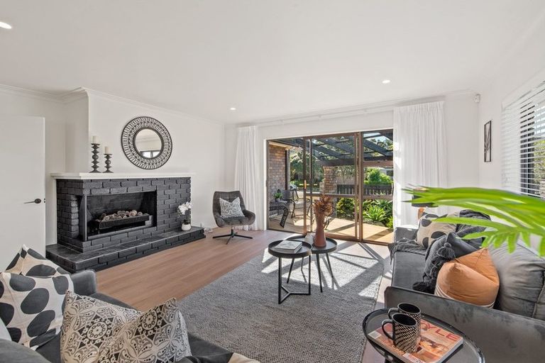 Photo of property in 1/149 West Harbour Drive, West Harbour, Auckland, 0618