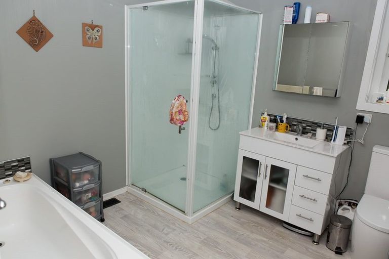 Photo of property in 15 Gloaming Hill, Titahi Bay, Porirua, 5022