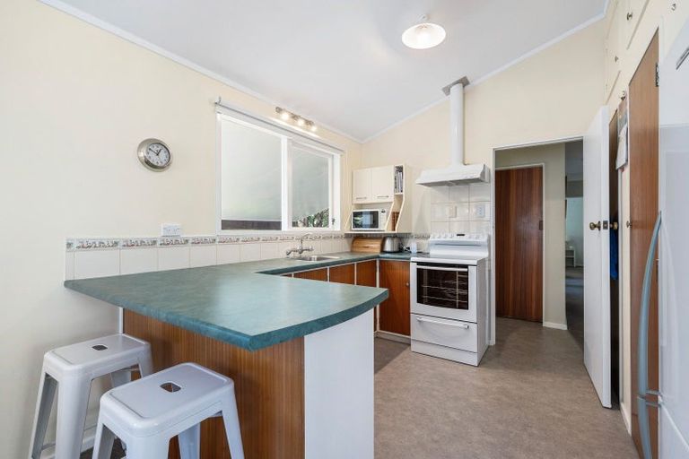 Photo of property in 18 Florio Terrace, Tawa, Wellington, 5028