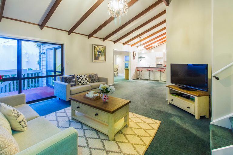 Photo of property in 189 West Harbour Drive, West Harbour, Auckland, 0618