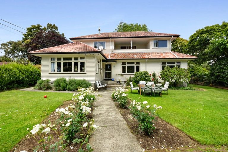Photo of property in 14 Woodleigh Street, Frankleigh Park, New Plymouth, 4310