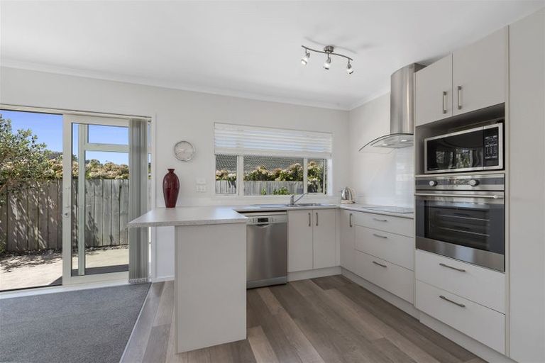 Photo of property in 9 Annalise Place, Orewa, 0931