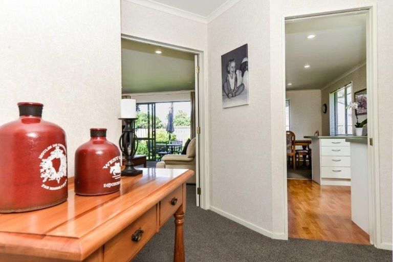 Photo of property in 10 Dorchester Place, Nawton, Hamilton, 3200