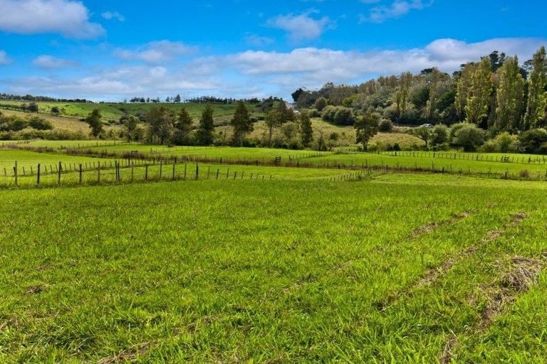 Photo of property in 18 Green Road, Dairy Flat, Albany, 0792