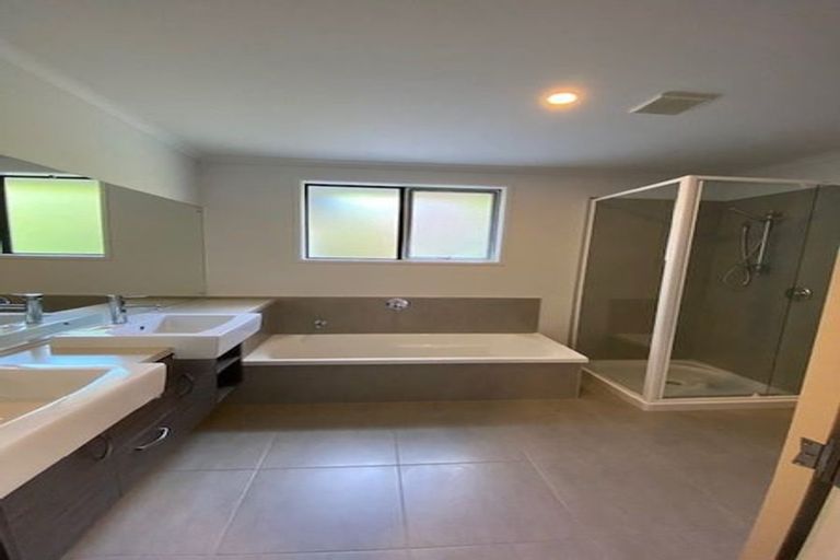 Photo of property in 80 Waldorf Crescent, Orewa, 0931