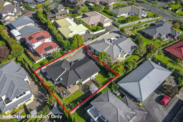 Photo of property in 2/40 Simmental Crescent, Somerville, Auckland, 2014