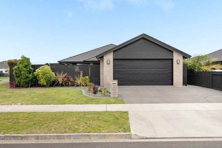 Photo of property in 1 Blanche Road, Papamoa Beach, Papamoa, 3118