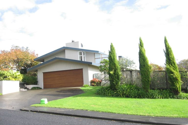 Photo of property in 1/10 Burford Place, Mellons Bay, Auckland, 2014