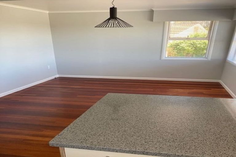 Photo of property in 38 Glenmore Road, Sunnyhills, Auckland, 2010