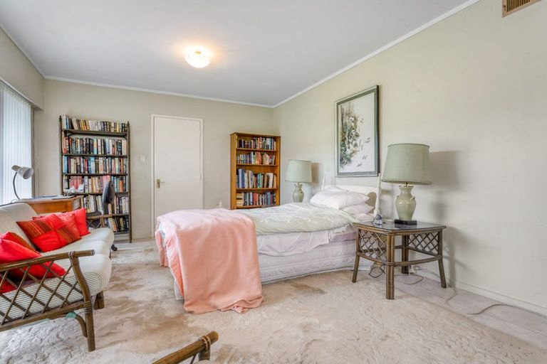 Photo of property in 9 Langstone Place, Chatswood, Auckland, 0626