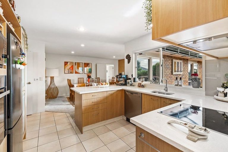 Photo of property in 8 Toledo Avenue, Henderson, Auckland, 0612