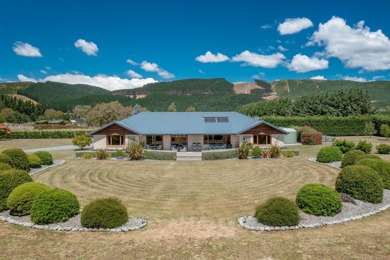 Photo of property in 14 Cooper Street, Wairau Valley, Blenheim, 7271